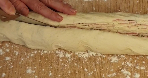 salamli-peynirli-orgu-ekmek-asamasi9
