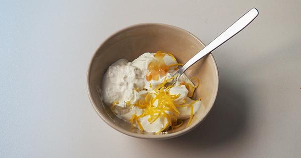 yogurt-kremali-seftali-tatlisi