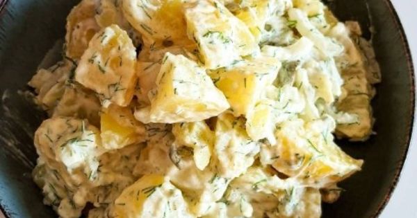 Yoğurtlu Patates Salatası