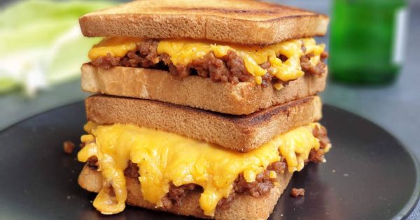 Kıymalı Kaşarlı Çıtır Tost