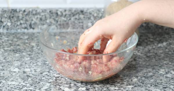 krema-soslu-kofteli-makarna-adim-1