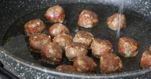krema-soslu-kofteli-makarna-adim-8