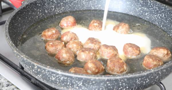 krema-soslu-kofteli-makarna-adim-9