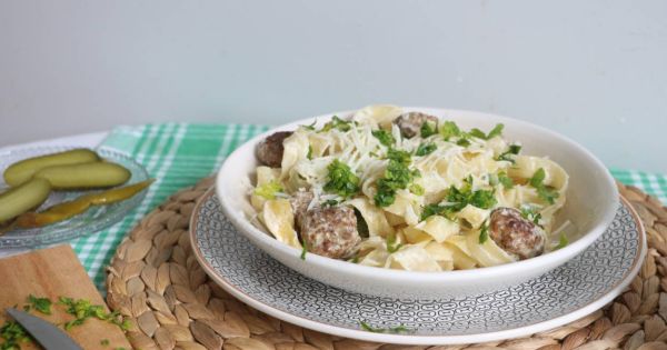 Krema Soslu Köfteli Makarna