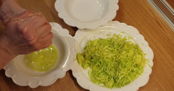 yogurtlu-kabak-salatasi-adim-1