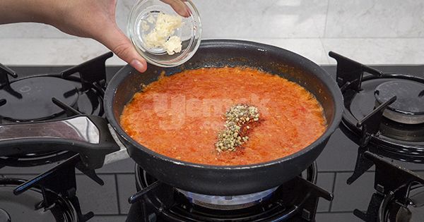 domatesli-kasarli-yumurta-kapama