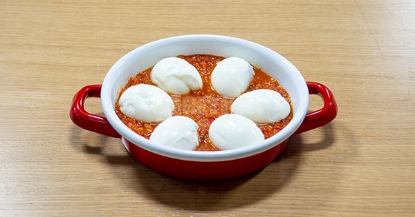 domatesli-kasarli-yumurta-kapama