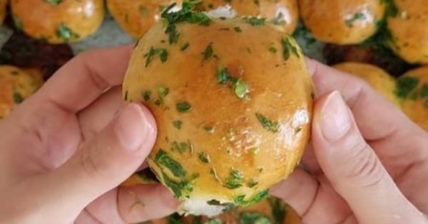 Sarımsaklı Tereyağlı Poğaça