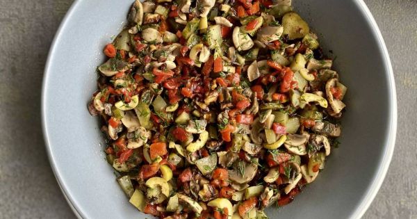 Hardal Soslu Mantar Salatası