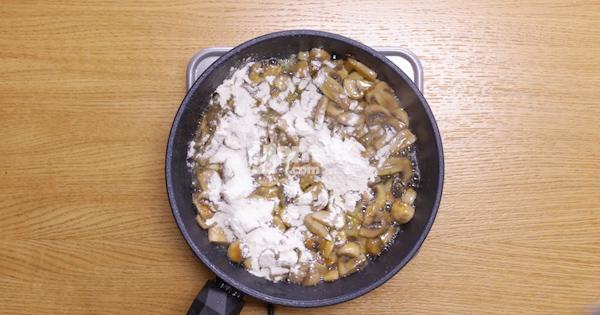 kremali-mantarli-milfoy-canaklari-2