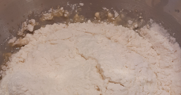 sarimsakli-kasarli-ekmek-asamasi1