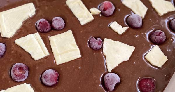 visneli-beyaz-cikolatali-brownie-adim-4