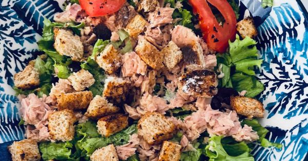 Krutonlu Ton Balıklı Salata