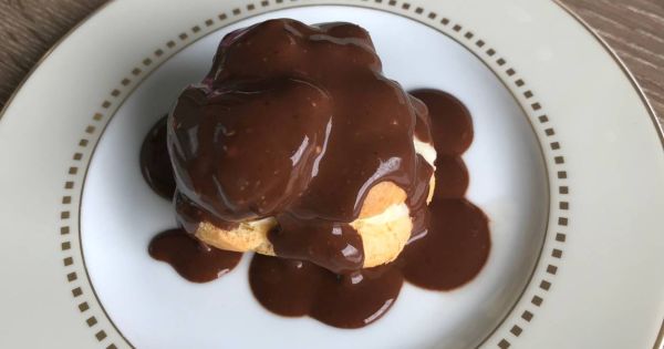 Tam Tutan Profiterol