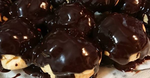 Çikolata Soslu Profiterol