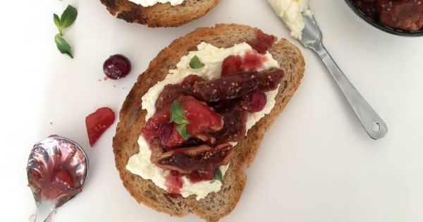 Reçel ve Portakal Aromalı Kızarmış Ekmekler