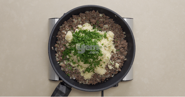 kiymali-bulgurlu-borek-3