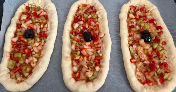 mini-pizza-tarifi-adim-8-chef-necla-aktas