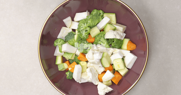 bulgurlu-sicak-sebze-salatasi-2