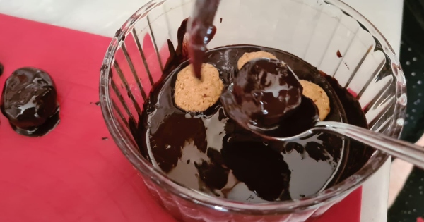 glutensiz-leblebi-dolgulu-atistirmalik-tarifi-adim-3-figen-yanaroglu