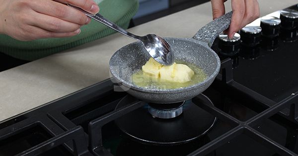 italyan-usulu-sarimsakli-ekmek-tarifi-1