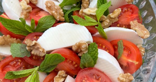 Mozzarella Peynirli Salata