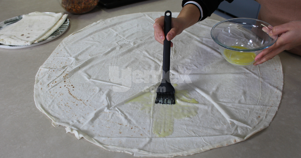 yesil-mercimekli-borek-yapilisi-5