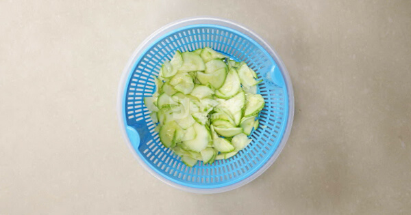 yogurtlu-havuc-ve-kabak-salatasi-2