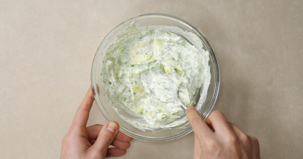 yogurtlu-havuc-ve-kabak-salatasi-6
