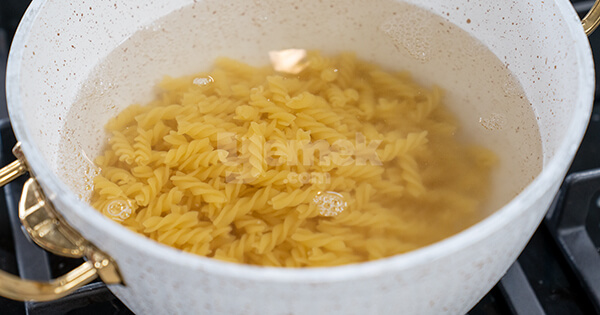 soslu-makarna-asama-1
