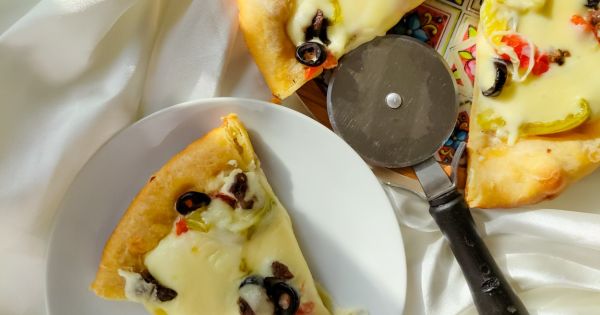 Peynir Kenarlı Pizza Tarifi