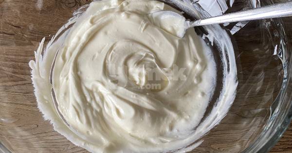 yogurtlu-marul-salatasi-yapim2