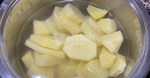 kiymali-bezelyeli-patates-puresi-yapim1