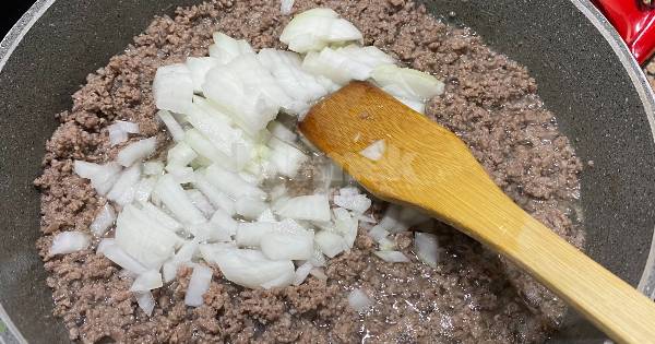 kiymali-bezelyeli-patates-puresi-yapim2