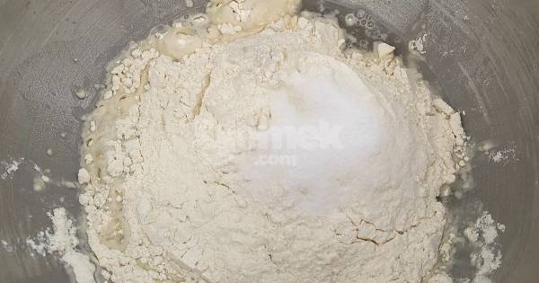 patatesli-ci-borek-yapim1
