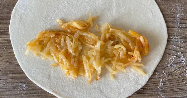 patatesli-ci-borek-yapim7