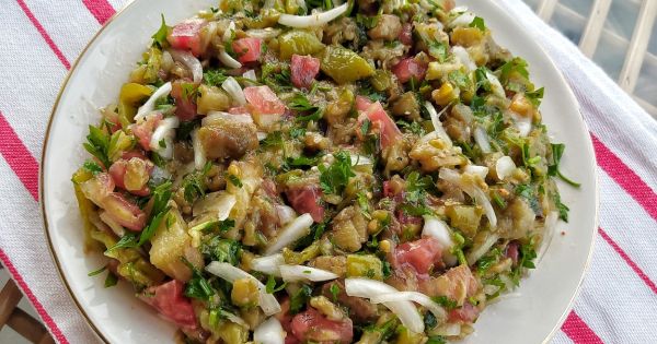 Közlenmiş Patlıcan Salatası