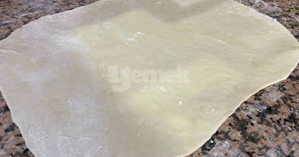 peynirli-findik-lahmacun-yapim4
