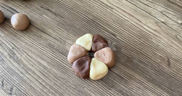 3-renkli-ruzgargulu-kurabiye-yapim6