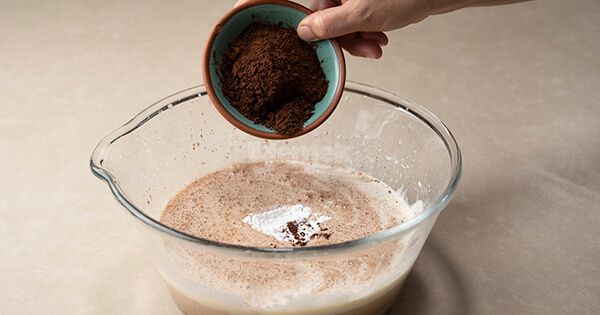 damla-cikolatali-kek-asama6-yemekcom