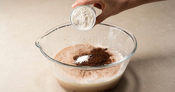 damla-cikolatali-kek-asama7-yemekcom