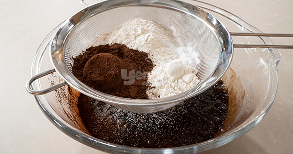 kahveli-brownie-asama5-yemekcom