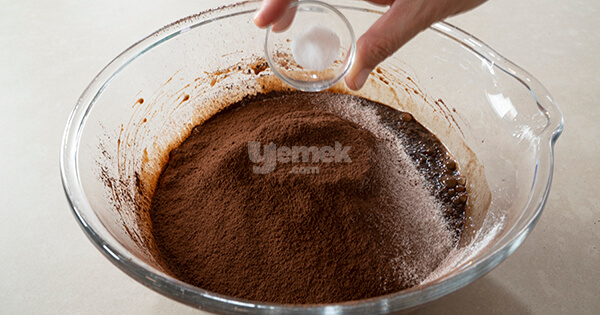 kahveli-brownie-asama6-yemekcom