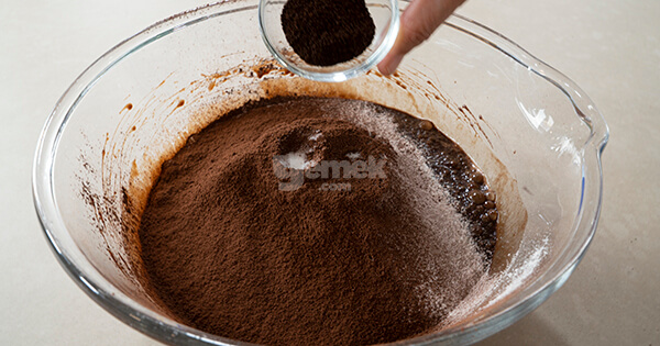 kahveli-brownie-asama7-yemekcom