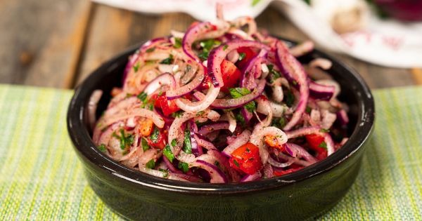 Kebapçı Salatası