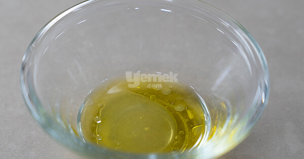 domates-salatasi-asama4-yemekcom