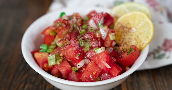 domates-salatasi-asama5-yemekcom