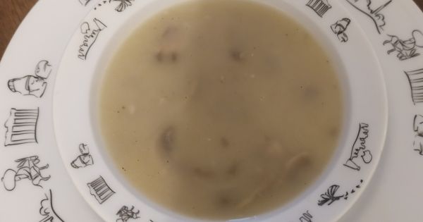 Tavuk Sulu Mantar Çorbası