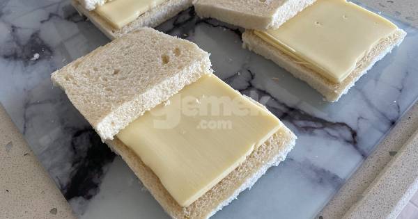 5-dakikada-tavada-yumurtali-tost2
