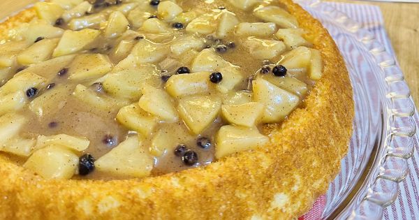 Tart Kalıbında Elma Soslu Kek